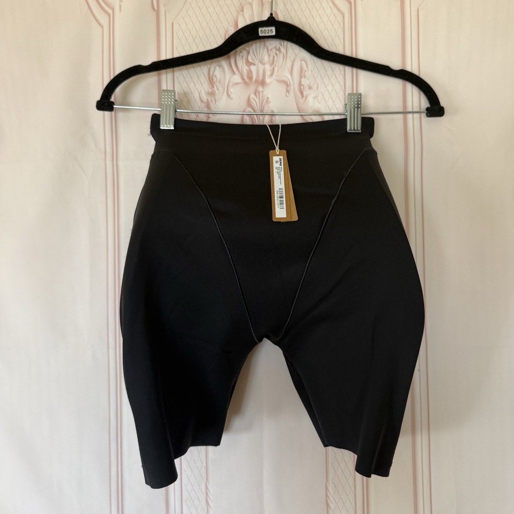 Skims SOLD Body Butt & Hip Enhancing Mid Thigh Short SOLD